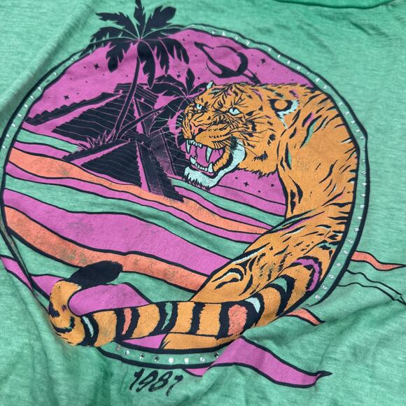 Vintage Y2k Guess Mcbling Tiger Pyramids 1987 Green Pink Graphic Tee Women's XL - Picture 4 of 6